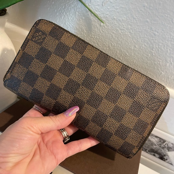 Louis Vuitton Zippy Wallet - Picture 13 of 13